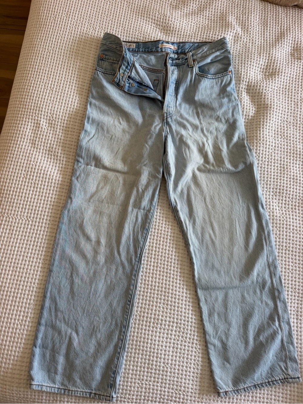 Levi’s Ribcage Straight Jeans with Blank Tab